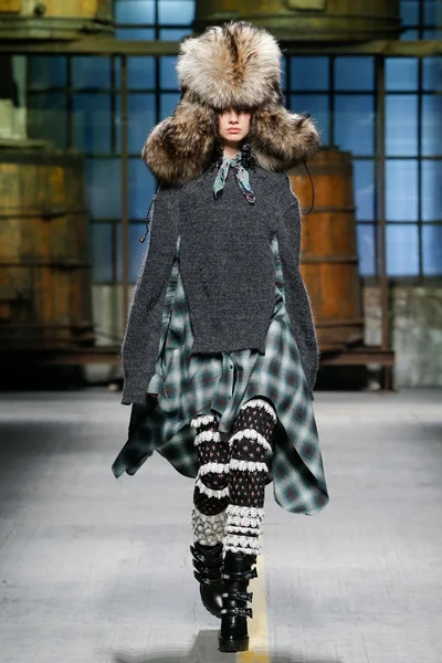 Look 28